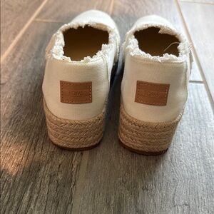Toms White and Tan Slippers with Jute Sole